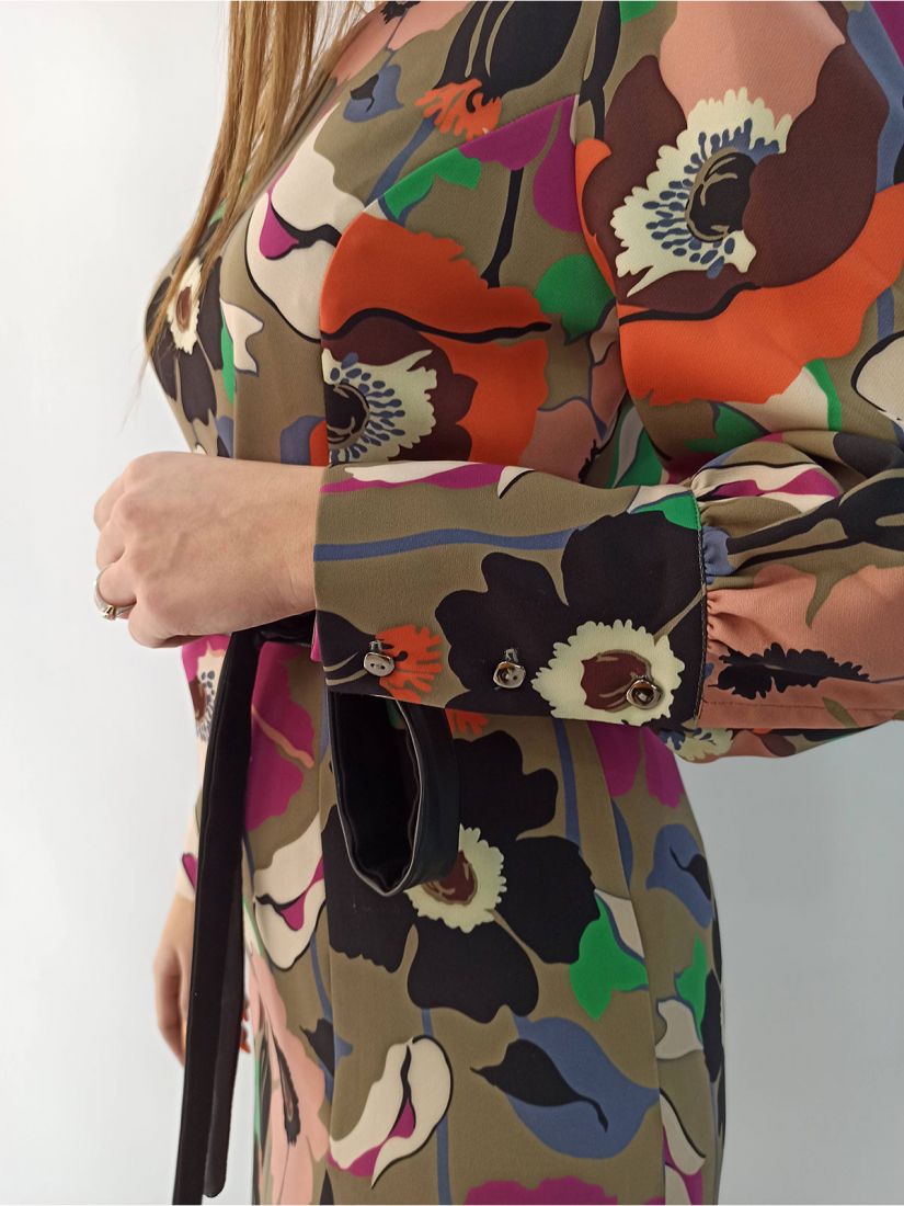 Φόρεμα φλοράλ κρεπ με ζώνη ελληνικής ραφής  μπεζ