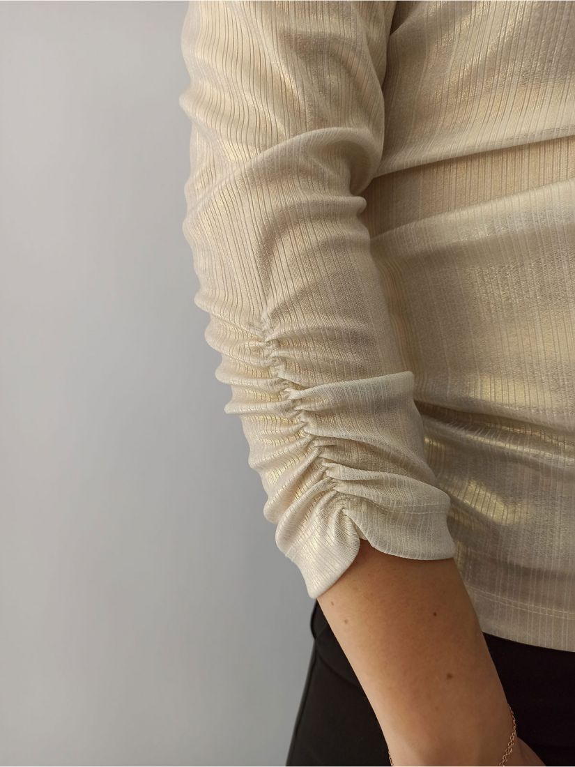 Μπλούζα με ένα μανίκι στρας και φτερά μπροστά ελληνικής ραφής εκρού