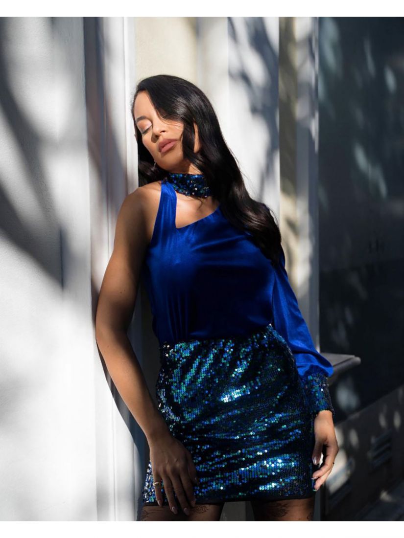 Μπλούζα με ένα μανίκι και τσόκερ με πούλιες ελληνικής ραφής μπλε