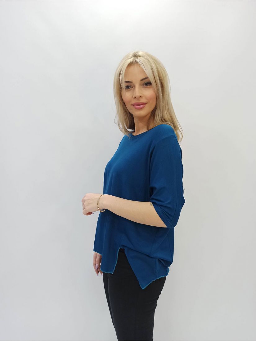 Μπλούζα μονόχρωμη ελληνικής ραφής με ανοίγματα στο τελείωμα πετρόλ