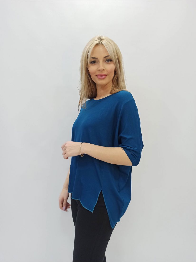 Μπλούζα μονόχρωμη ελληνικής ραφής με ανοίγματα στο τελείωμα πετρόλ