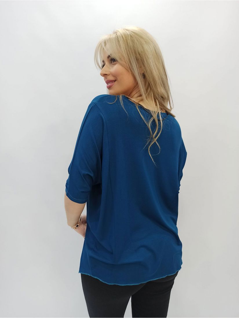 Μπλούζα μονόχρωμη ελληνικής ραφής με ανοίγματα στο τελείωμα πετρόλ