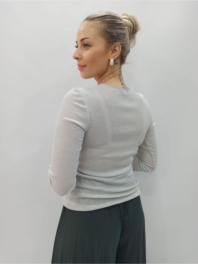 Μπλούζα με λαιμόκοψη και ασημοκλωστή ασημί