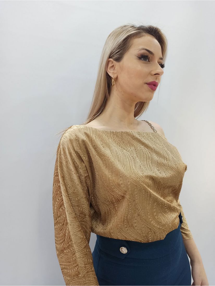 Μπλούζα με ανάγλυφες βελούδινες λεπτομέρειες και αλυσίδα στον ώμο ελληνικής ραφής μπεζ