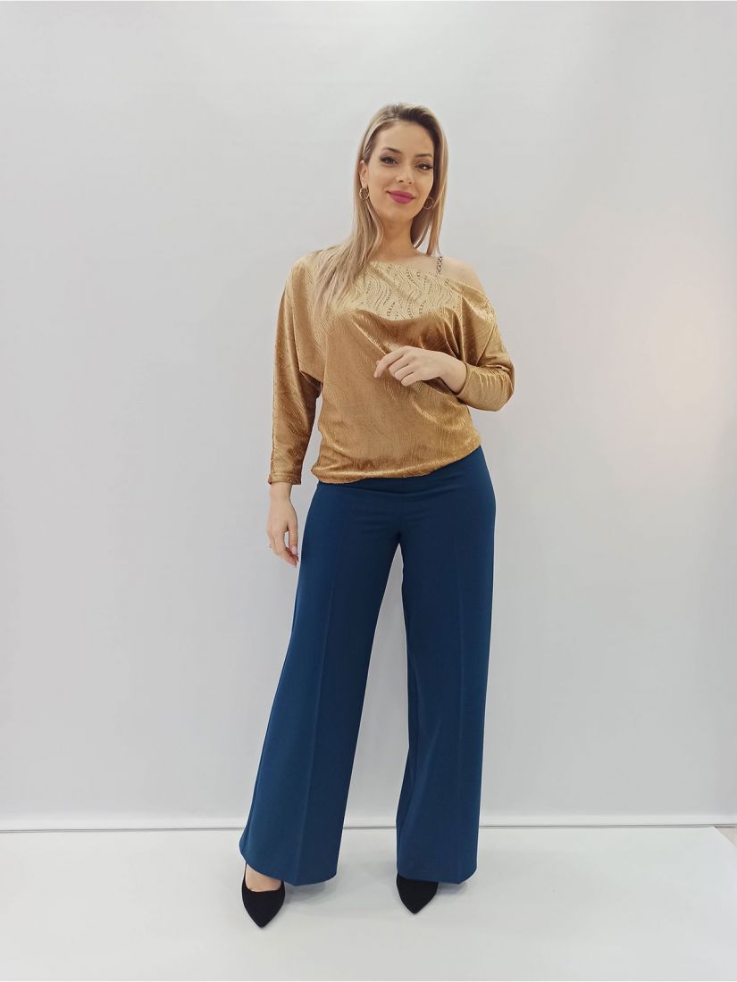 Μπλούζα με ανάγλυφες βελούδινες λεπτομέρειες και αλυσίδα στον ώμο ελληνικής ραφής μπεζ