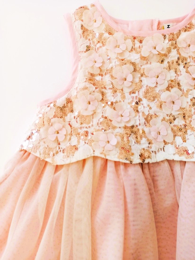 Φόρεμα μακρύ με τούλι στρας και μπούστο παγέτα και κεντημένα λουλούδια ροζ χρυσό