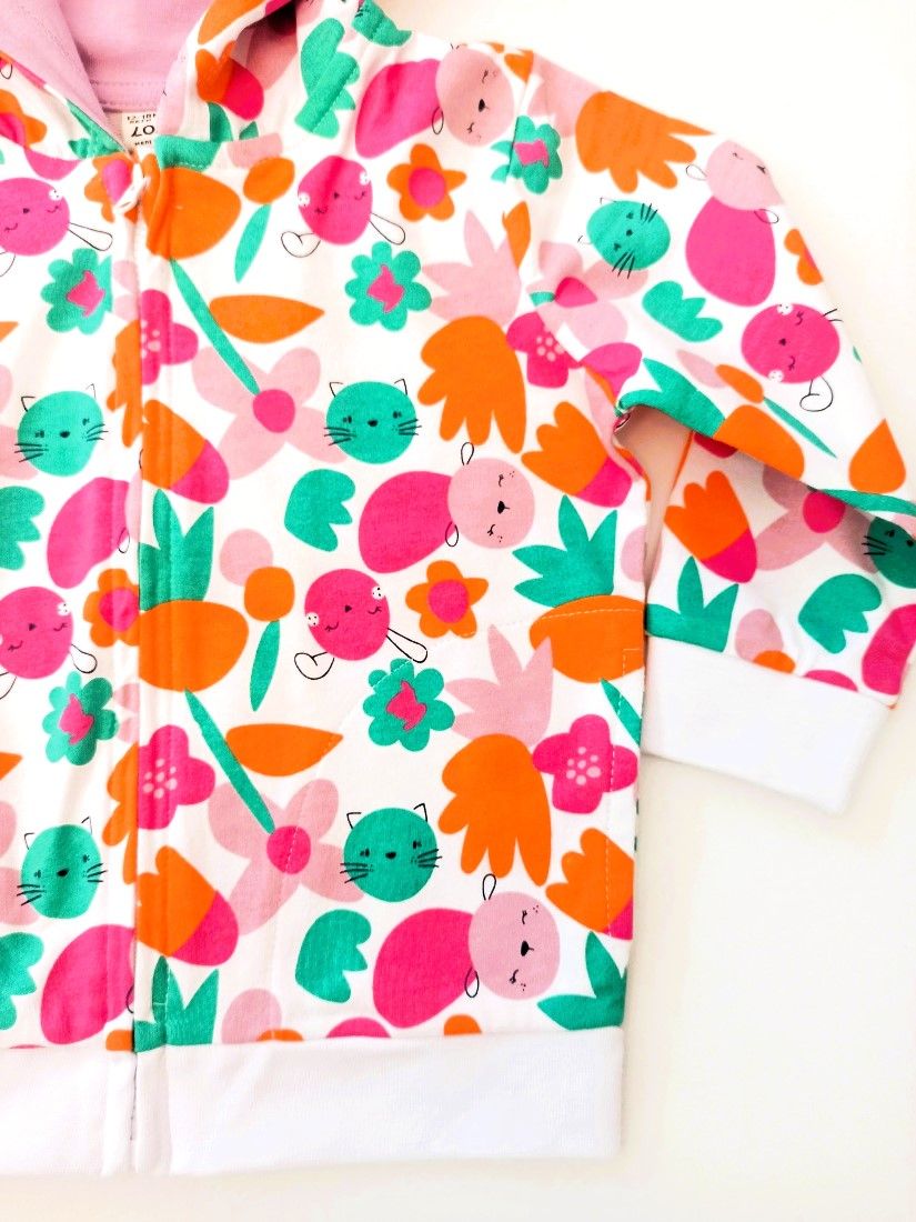 Ζακέτα βρεφική ανοιξιάτικη με εμπριμέ μοτίβο κουκούλα και τσέπες φούξια