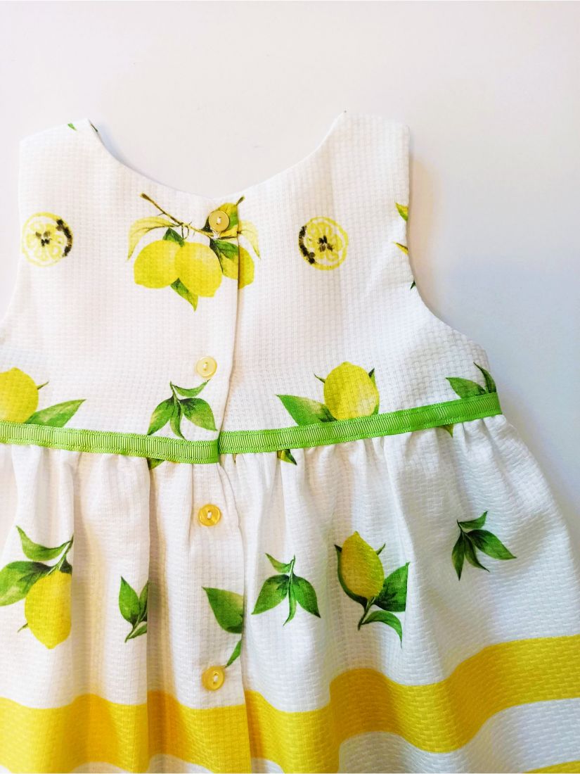 Φόρεμα με print λεμονάκια και κουμπάκια στην πλάτη ελληνικής ραφής λευκό