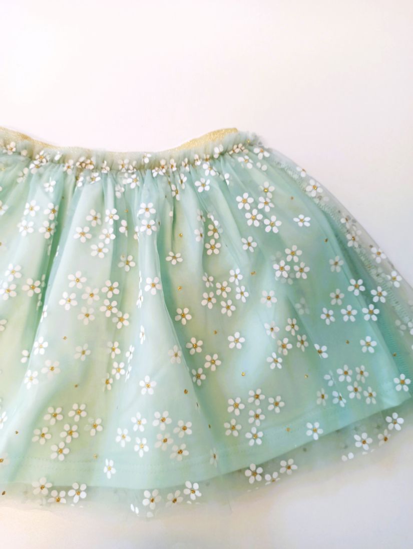 Σετ μπλούζα με κεντητό βολάν και φόυστα με floral print και πουά glitter βεραμάν