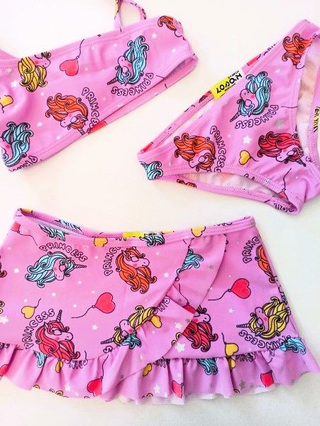 Μαγιό τριών τεμαχίων με μπικίνι και παρεό με αντηλιακή προστασία SPF 40+ print μονόκερος λιλά