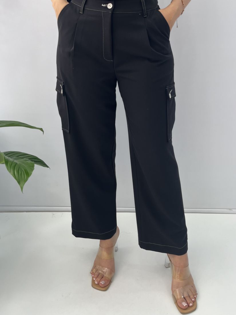 Παντελόνι 7/8 με λευκές λεπτομέρειες, τσέπες στο πλάι και κουμπιά στο κάτω μέρος Ελληνικής ραφής μαύρο