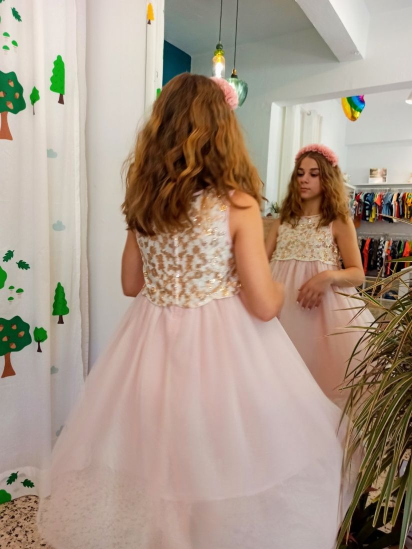 Φόρεμα μακρύ με τούλι στρας και μπούστο παγέτα και κεντημένα λουλούδια ροζ χρυσό