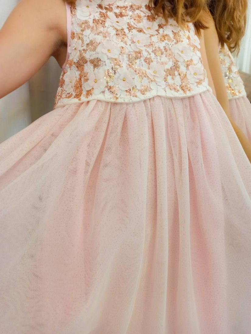 Φόρεμα μακρύ με τούλι στρας και μπούστο παγέτα και κεντημένα λουλούδια ροζ χρυσό