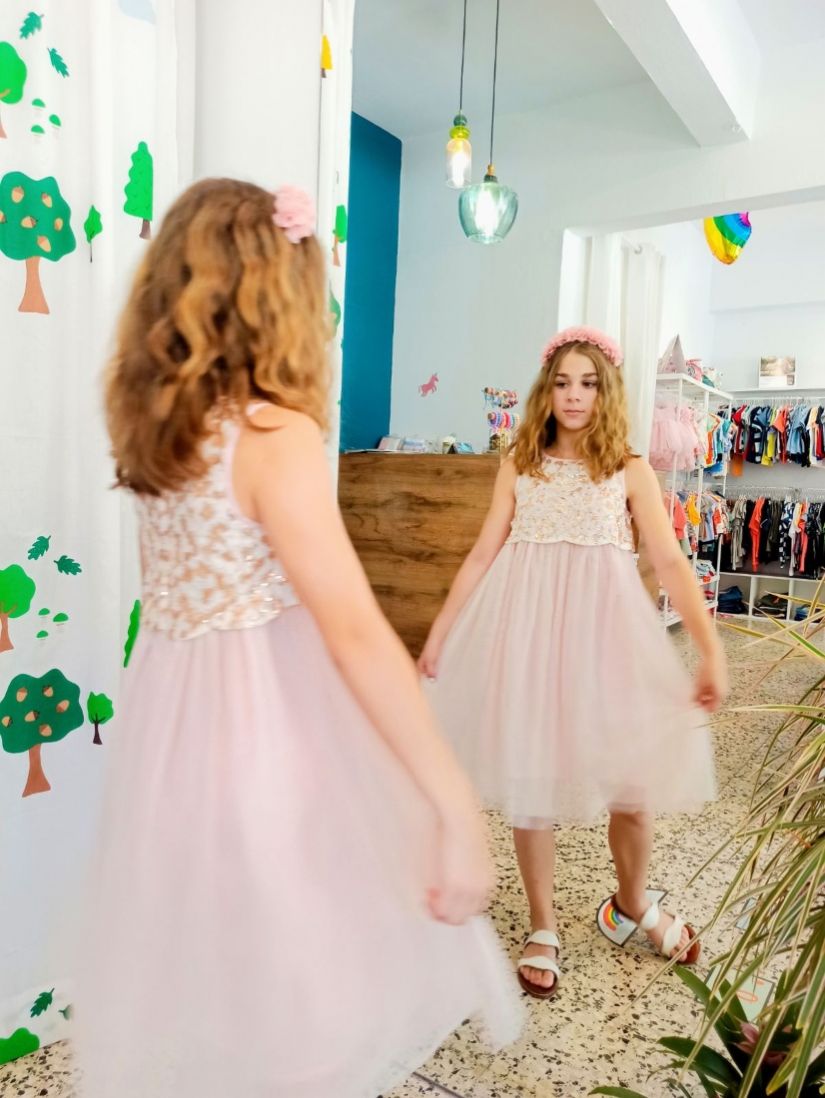 Φόρεμα μακρύ με τούλι στρας και μπούστο παγέτα και κεντημένα λουλούδια ροζ χρυσό