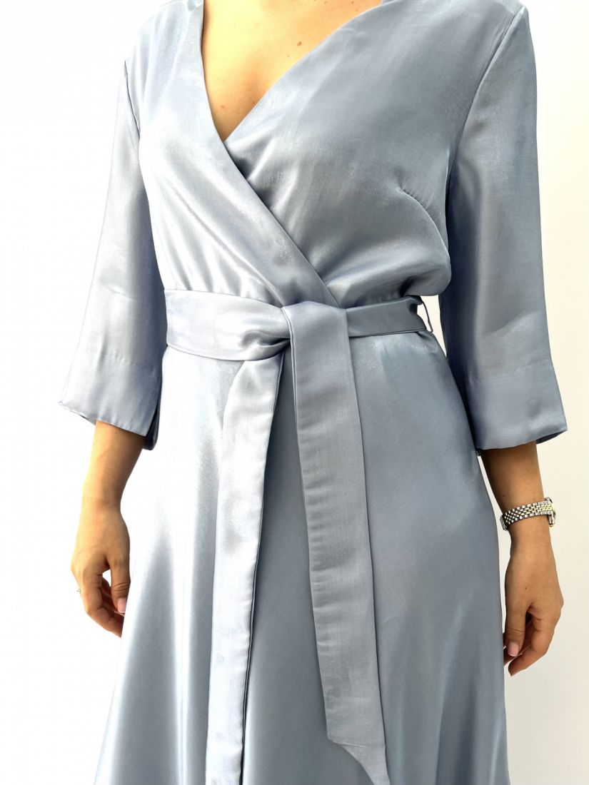 Φόρεμα μακρύ κρυσταλιζέ κρουαζέ με τρουακάρ μανίκι και ζώνη Ελληνικης ραφής σιέλ