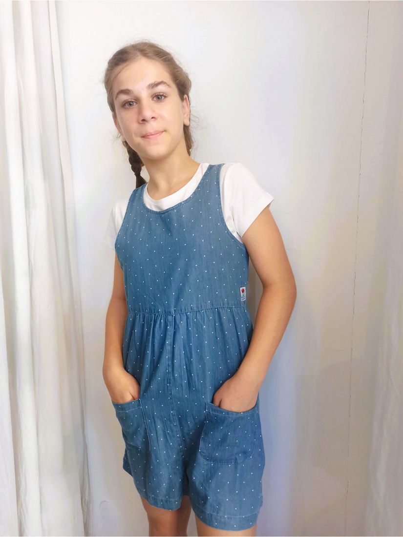 Φόρμα τζιν πουά ολόσωμη σορτς με χιαστή πλάτη  μπλε