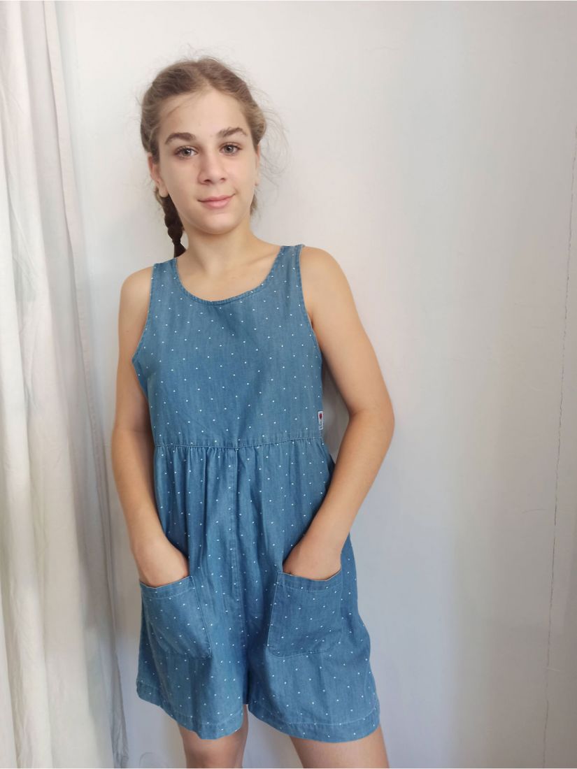 Φόρμα τζιν πουά ολόσωμη σορτς με χιαστή πλάτη  μπλε