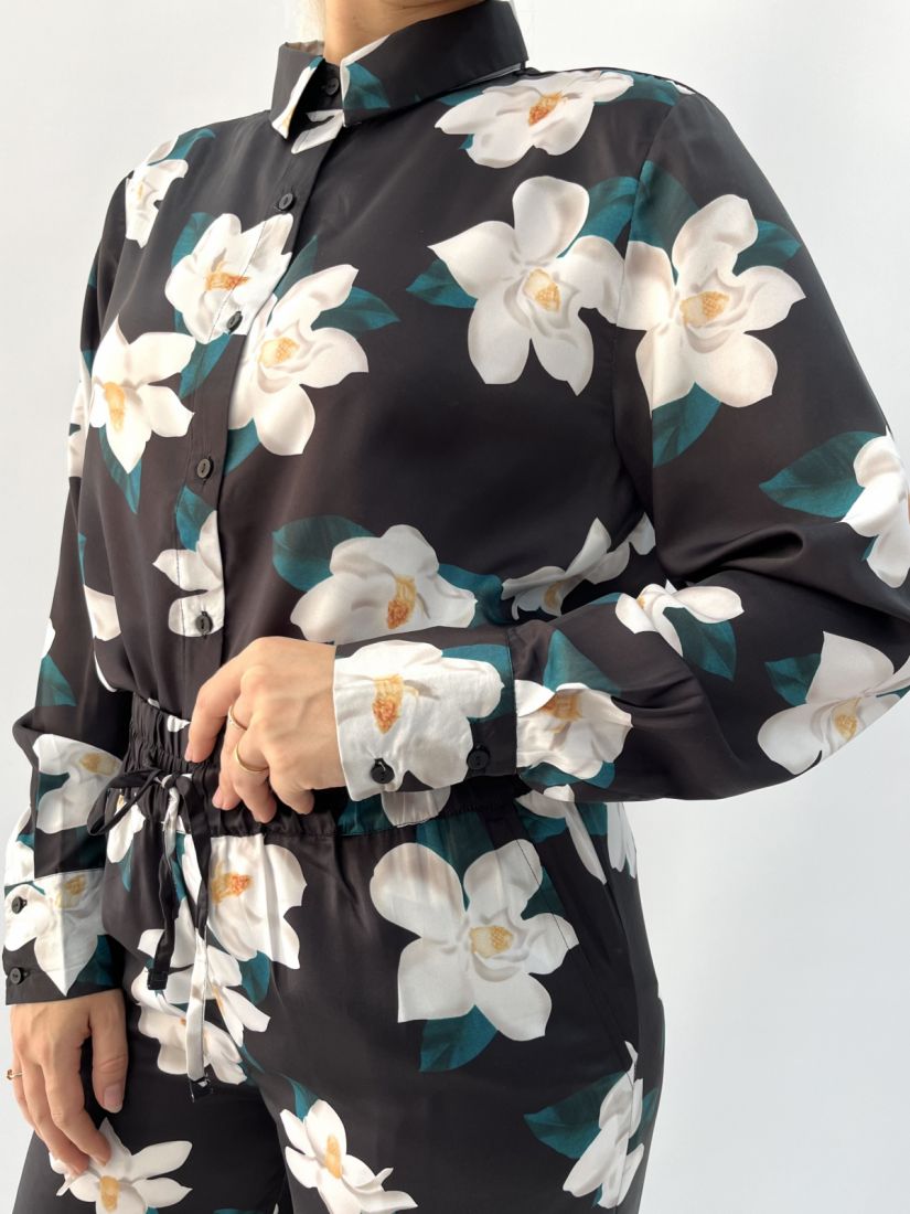 Σετ σατεν εμπριμέ πουκάμισο και παντελόνα με λάστιχο στη μέση μαύρο