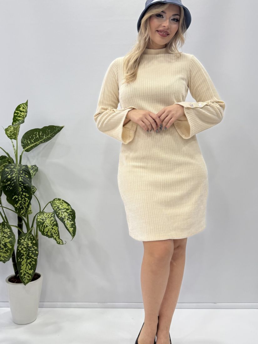 Φόρεμα πλεκτό σενίλ με καμπάνα μανίκι και χρυσά κουμπιά  εκρού