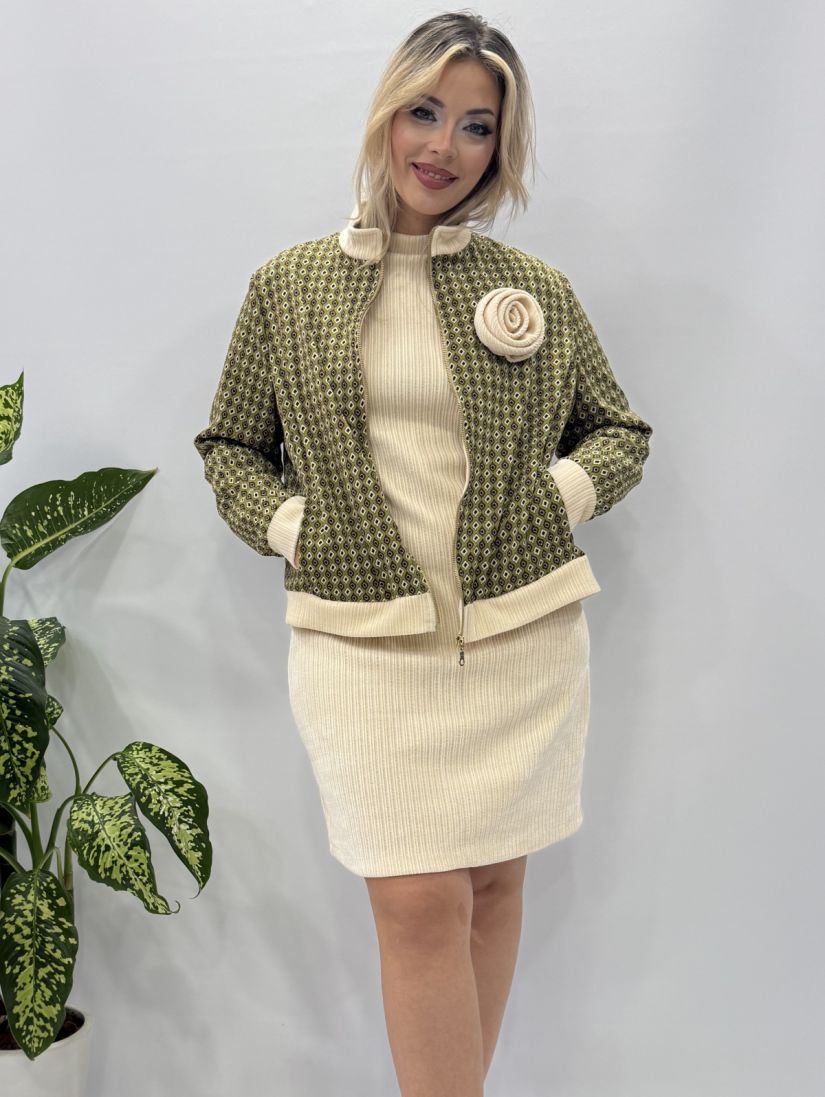 Φόρεμα πλεκτό σενίλ με καμπάνα μανίκι και χρυσά κουμπιά  εκρού