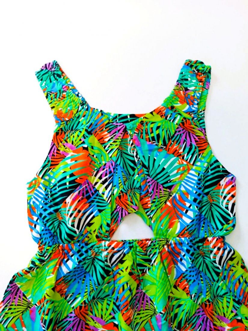 Φόρεμα εξώπλατο με tropical prints μέντα