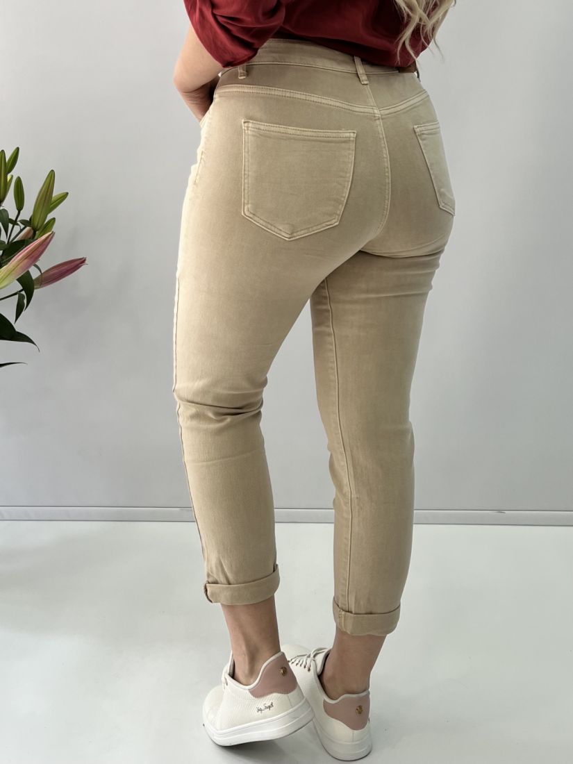 Jean μονόχρωμο με ρεβέρ mom fit μπεζ