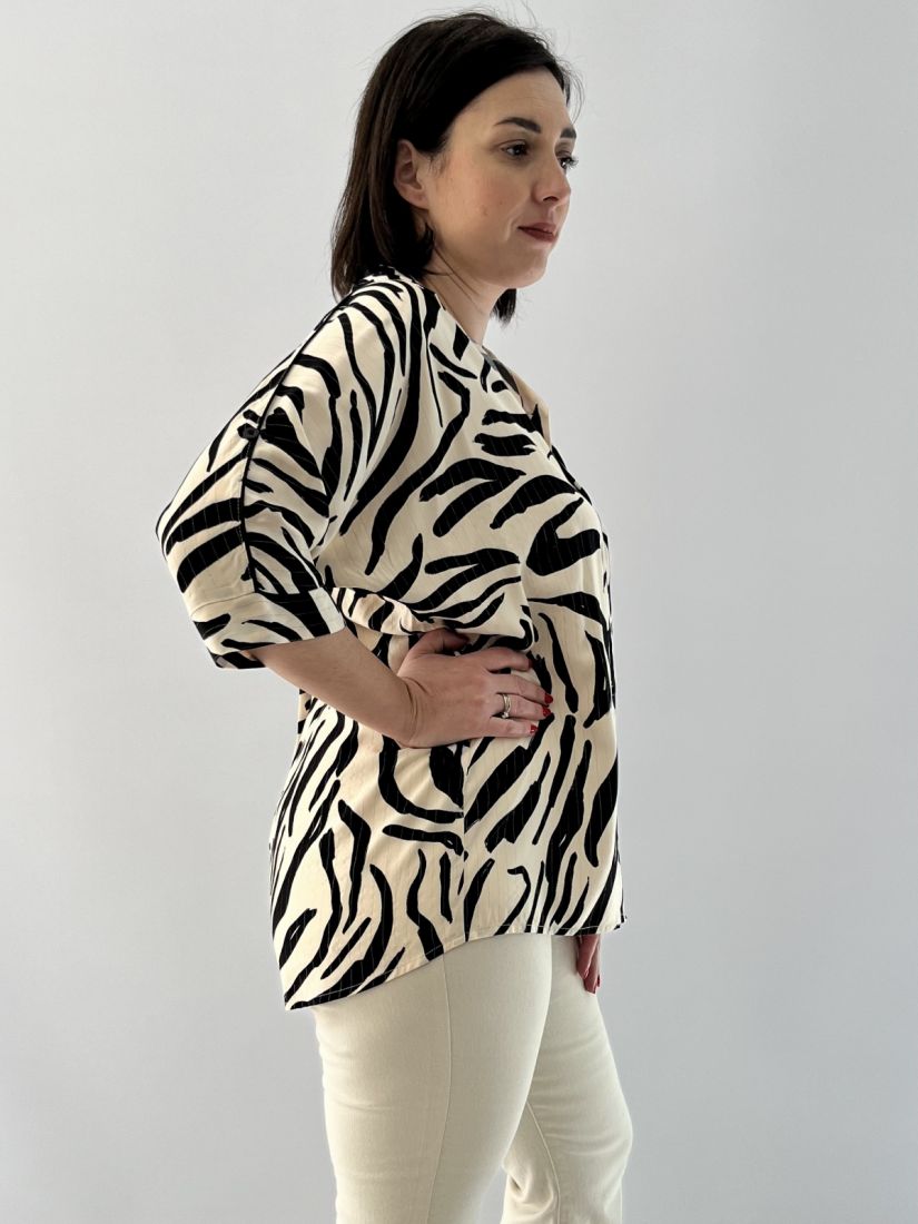 Πουκαμίσα φαρδιά animal print με χρυσοκλωστή εκρού