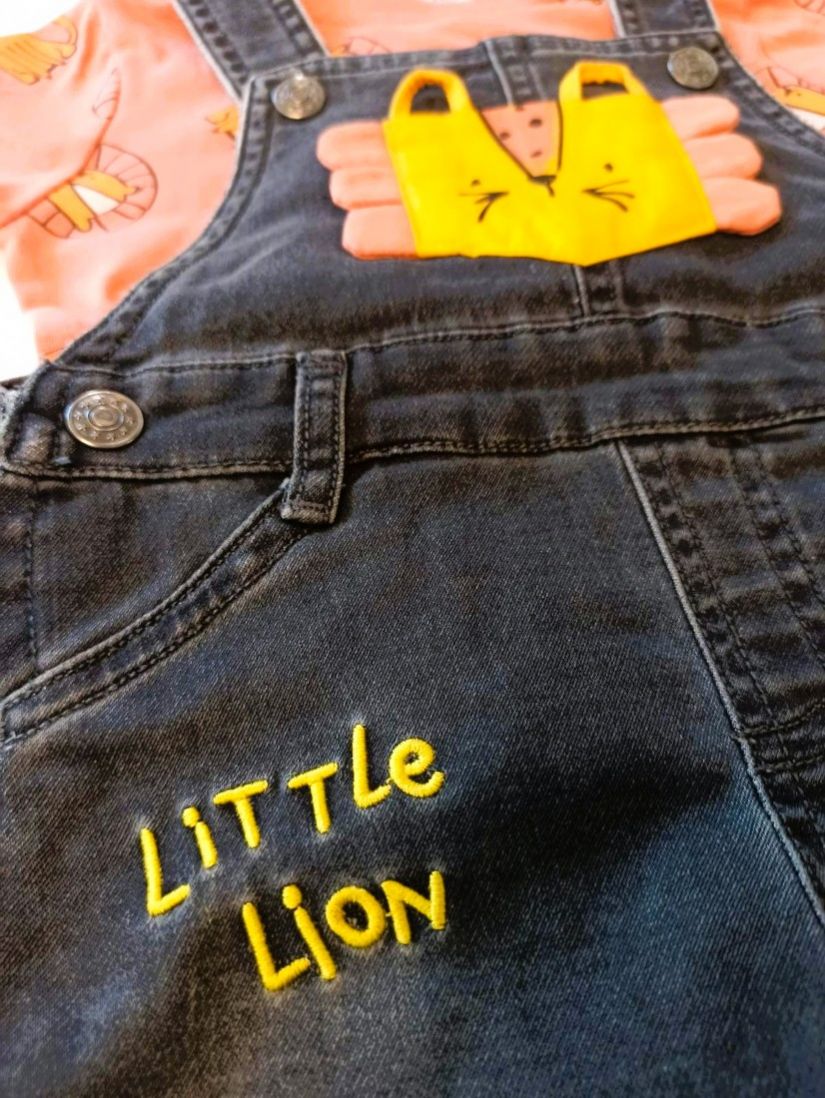 Βρεφικό βαμβακερό σετ μπλούζα κοντομάνικη λιοντάρι και σαλοπέτα με τσέπη και κουμπάκια πορτοκαλί