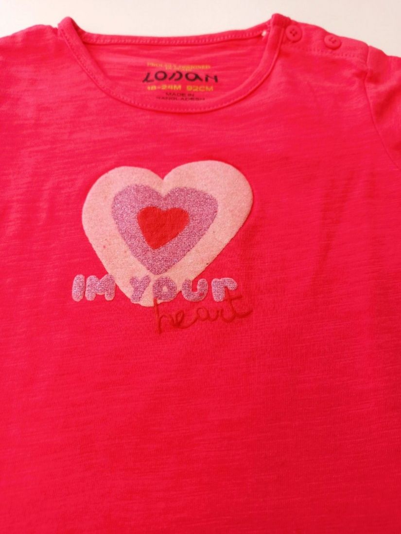 Βρεφική μπλούζα κοντομάνικη βαμβακερή με κουμπάκια για άνοιγμα και print glitter heart φούξια