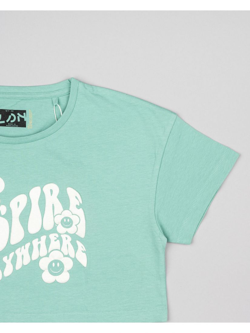 Μπλούζα κοντομάνικη κροπ βαμβακερή με διάφορα print μέντα