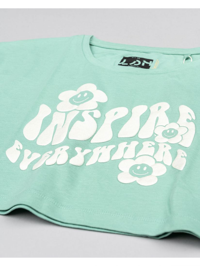 Μπλούζα κοντομάνικη κροπ βαμβακερή με διάφορα print μέντα