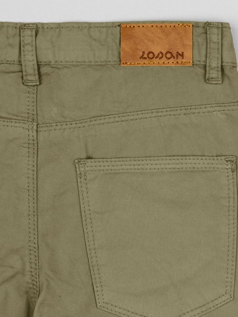 Βερμούδα μονόχρωμη καπαρντίνα με τσέπες και ρεβέρ χακί