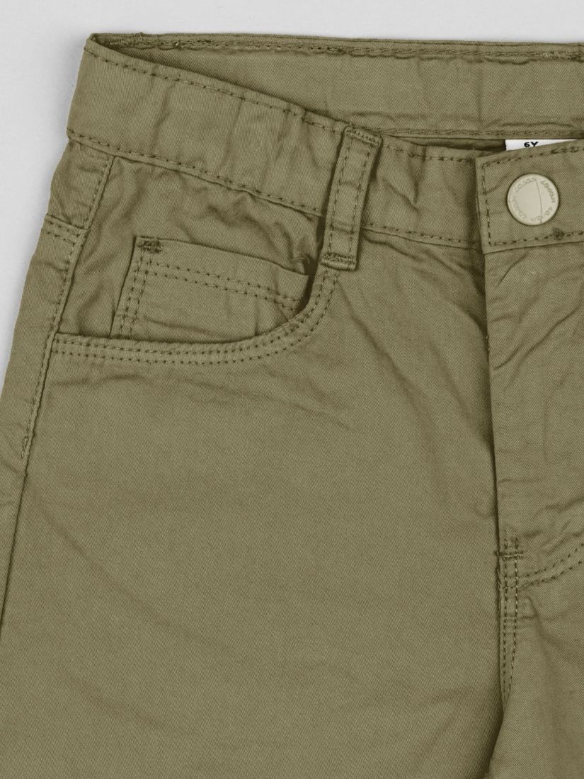 Βερμούδα μονόχρωμη καπαρντίνα με τσέπες και ρεβέρ χακί