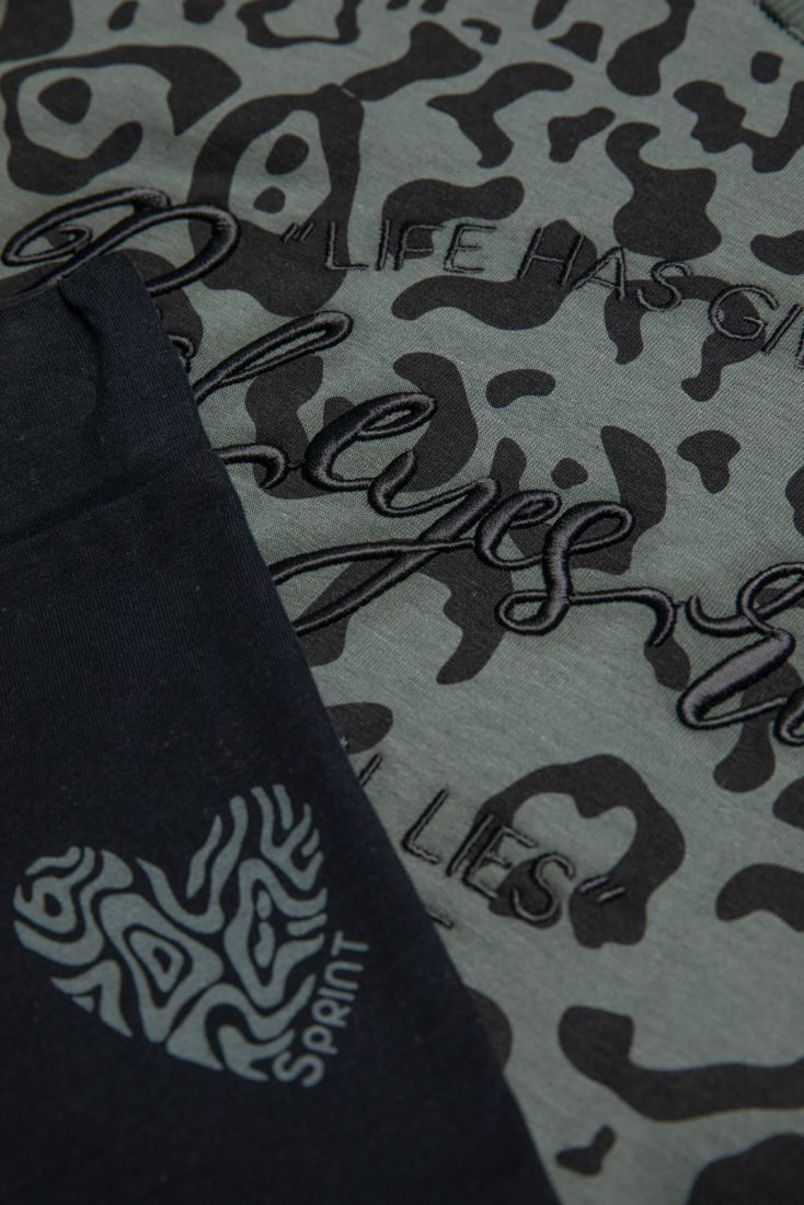 Φόρμα animal print με παντελόνι κολάν καμπάνα  χακί