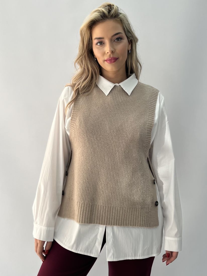 Γιλέκο πλεκτό με πατηλέτα και κουμπιά στο πλάι μπεζ