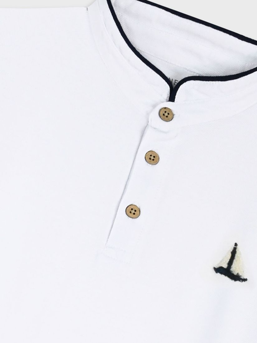 Μπλούζα τύπου Polo με μάο γιακά και κέντημα καράβι λευκό
