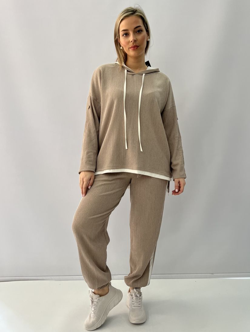 Σετ με μπλούζα oversized και παντελόνι με ρίγα στο πλάι μπεζ