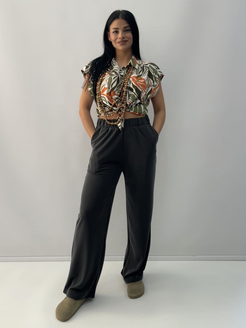 Παντελόνα με τσέπες και λάστιχο στη μέση χακί