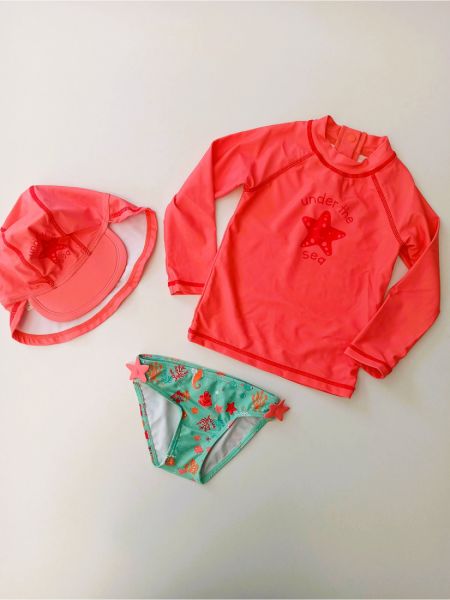 Καπέλο με αντηλιακή προστασία SPF 40+ και print αστερίας κοραλί