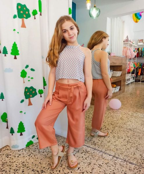 Σετ φλοράλ κροπ τοπ και παντελόνα ζιπ με ζώνη και πιέτες  εκάι