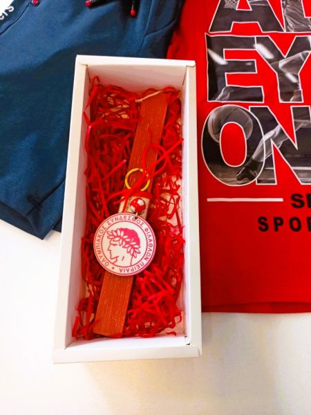 Χειροποίητη λαμπάδα με μπρελόκ ομάδας κόκκινο