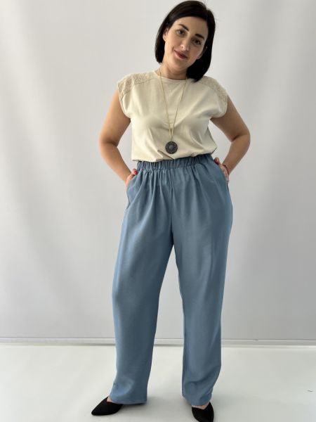 Παντελόνα με λάστιχο στη μλεση και τσέπες σιέλ
