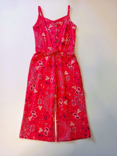 Ολόσωμη φόρμα ζιπ κιλότ με έθνικ σχέδιο και ξύλινες λεπτομέρειες κόκκινο