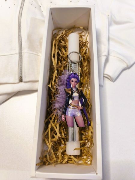 Χειροποίητη λαμπάδα huntrix μπρελόκ λιλά