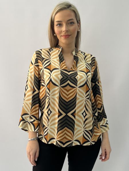 Μπλούζα σατέν εμπριμέ με V και μανσέτα στο μανίκι εκρού